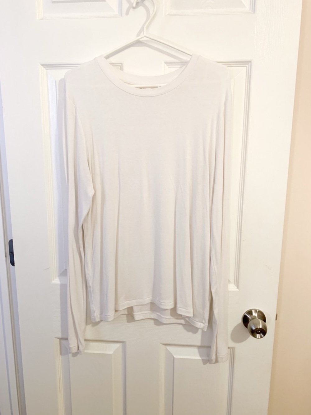 Aritzia Wilfred Free Basic Long Sleeve Tee in Off-White - size L